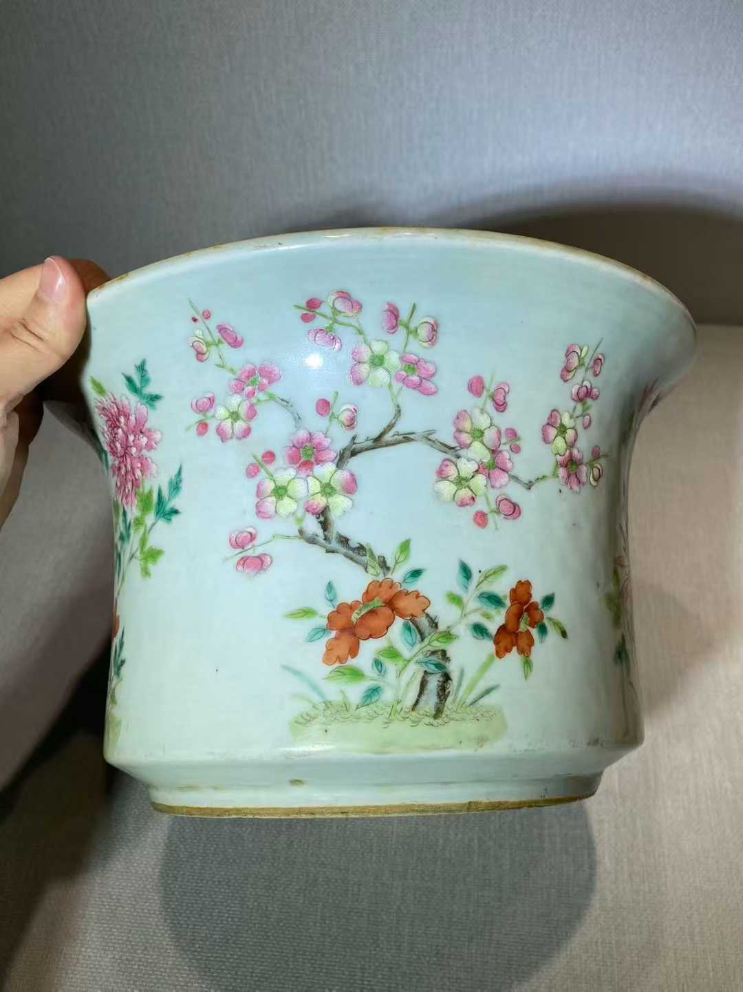 粉彩四季花纹花盆