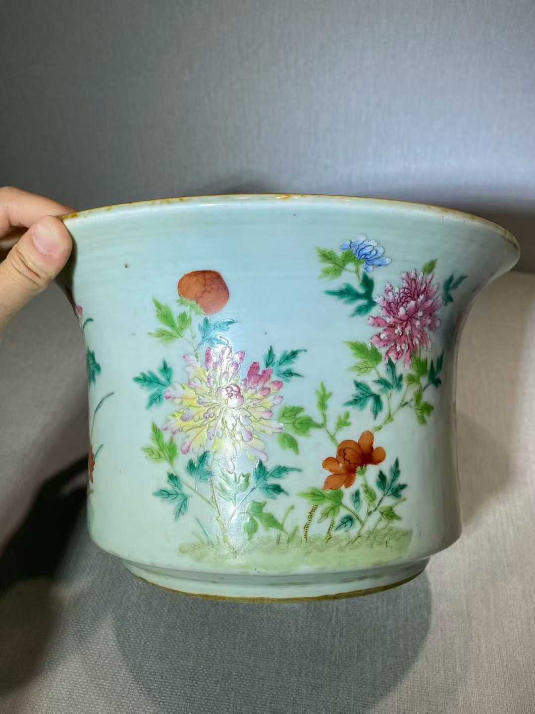 粉彩四季花纹花盆