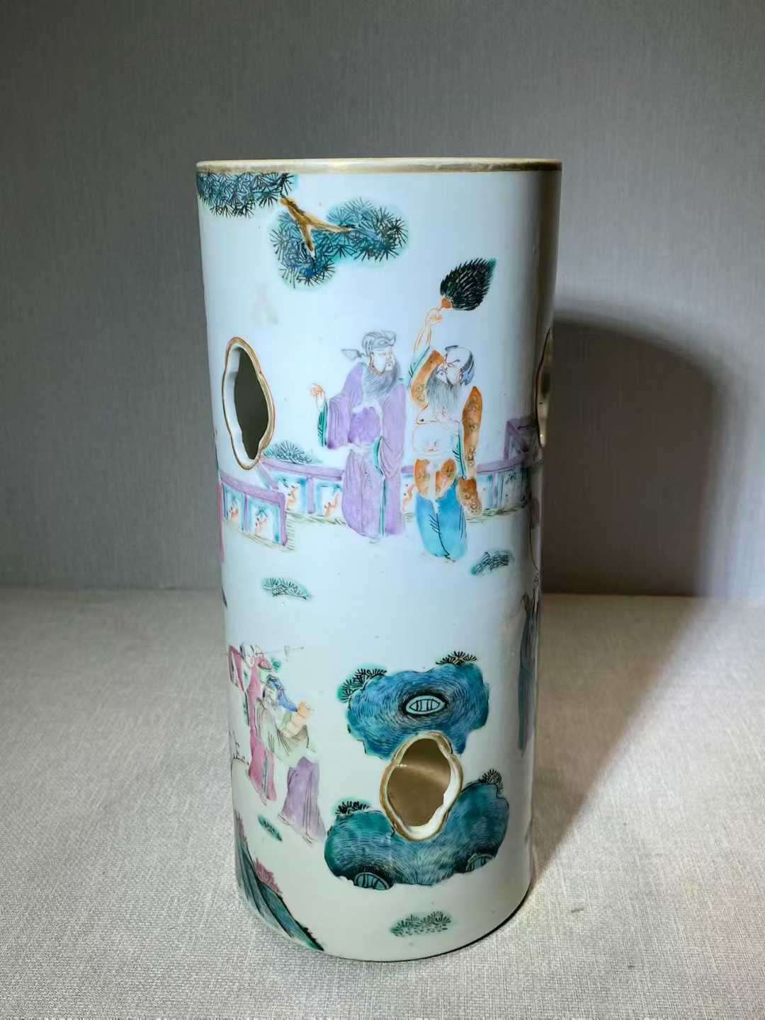 粉彩群仙祝寿图帽筒 款：同治年制