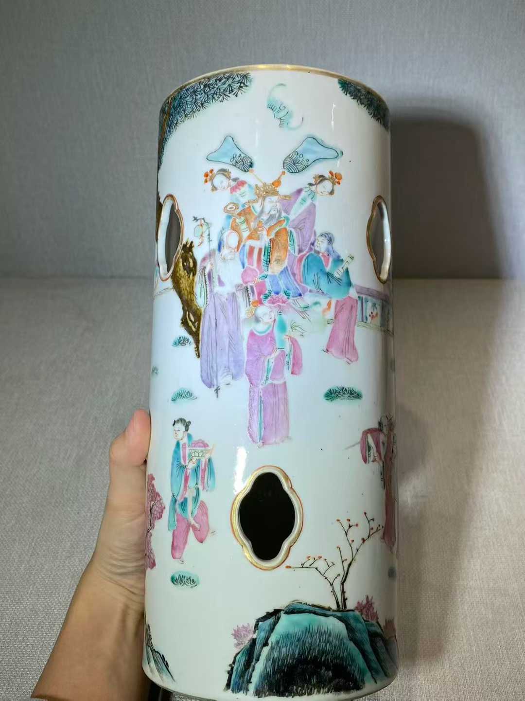 粉彩群仙祝寿图帽筒 款：同治年制