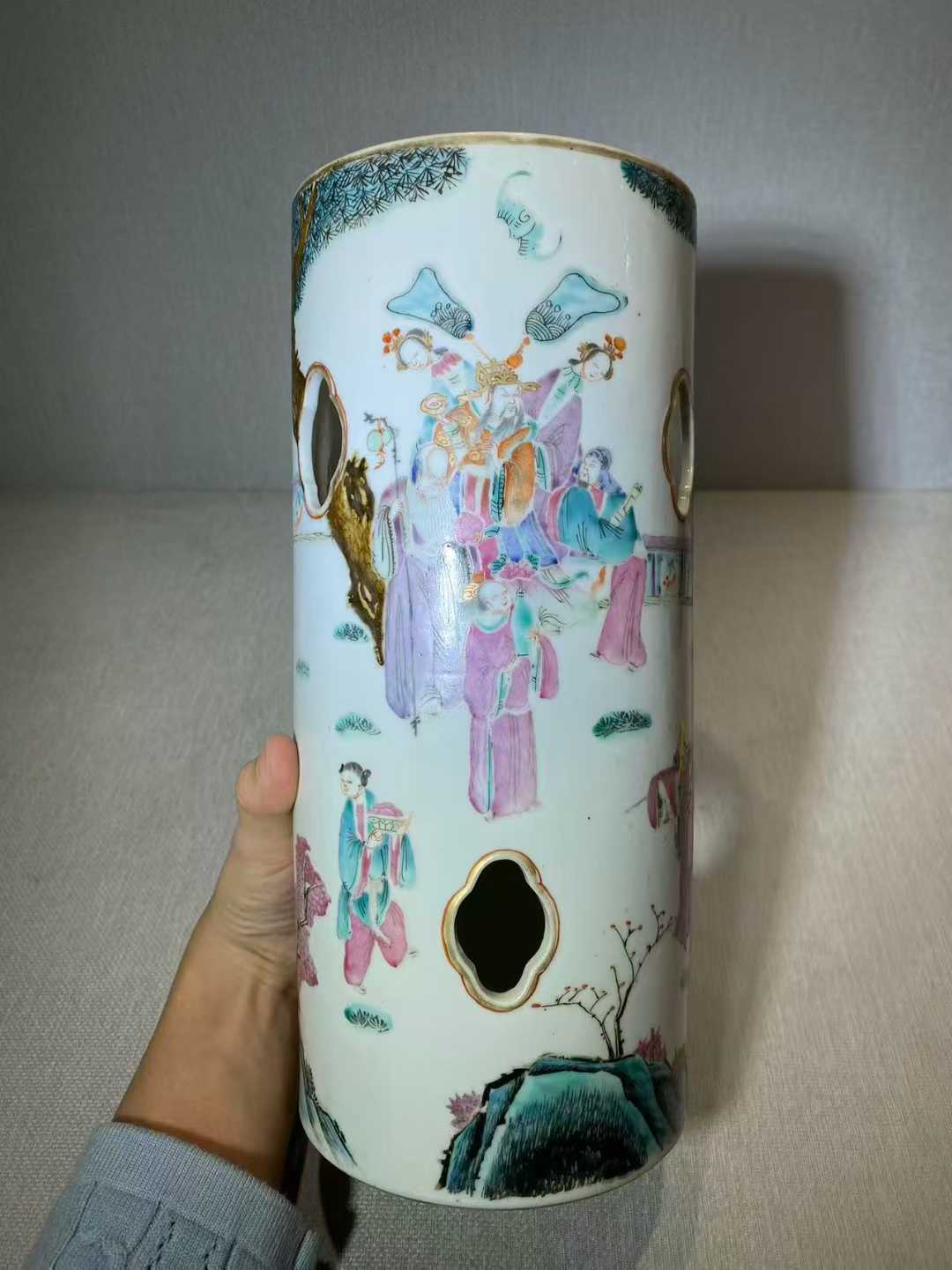 粉彩群仙祝寿图帽筒 款：同治年制