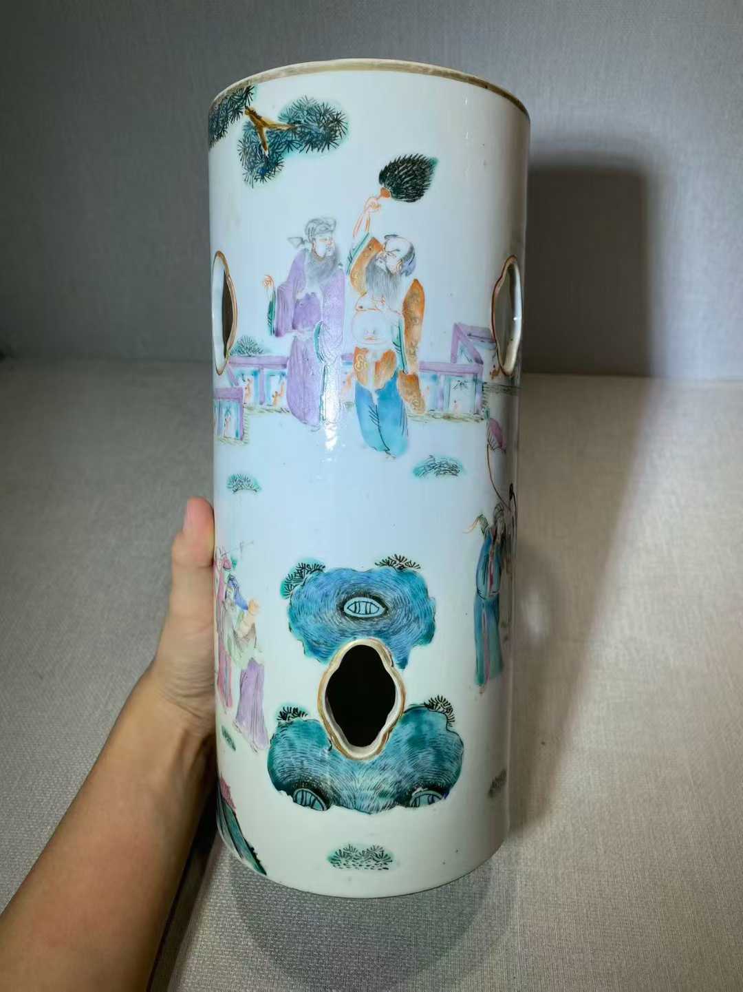 粉彩群仙祝寿图帽筒 款：同治年制