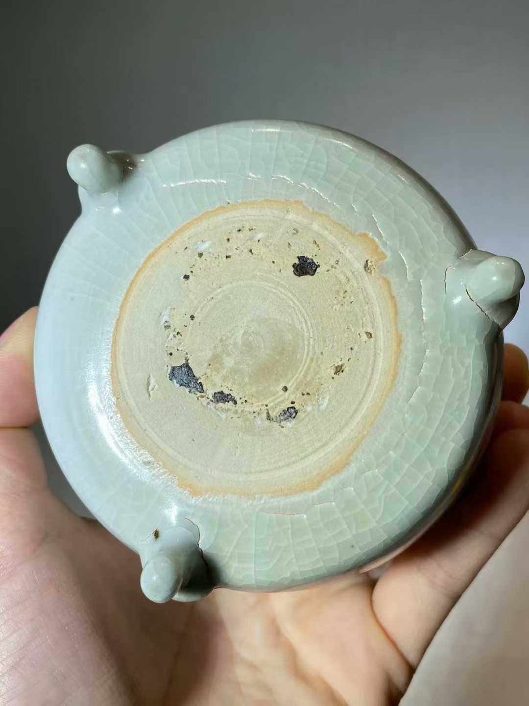 青花飞马图三足炉
