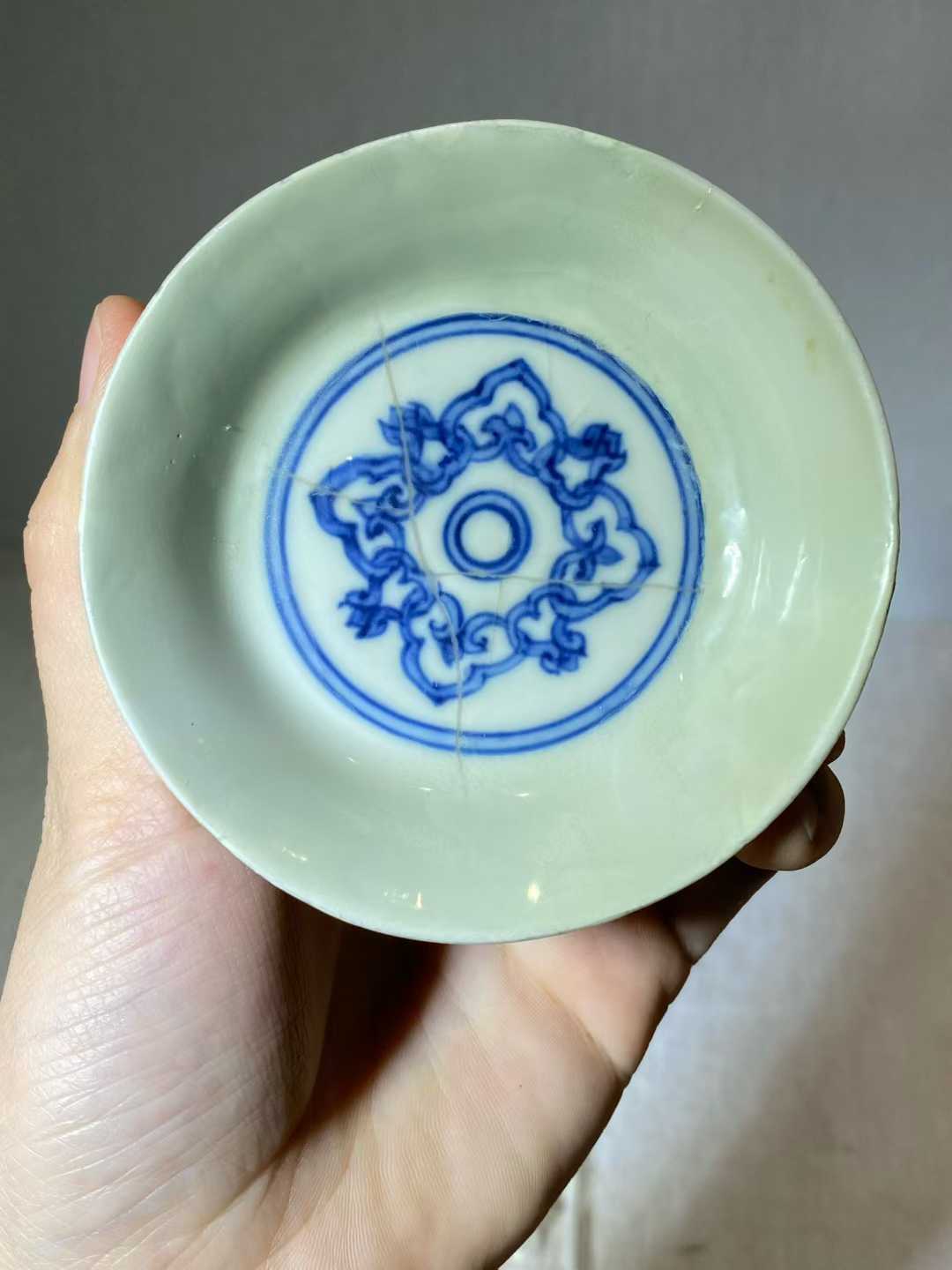 青花花卉纹小碟