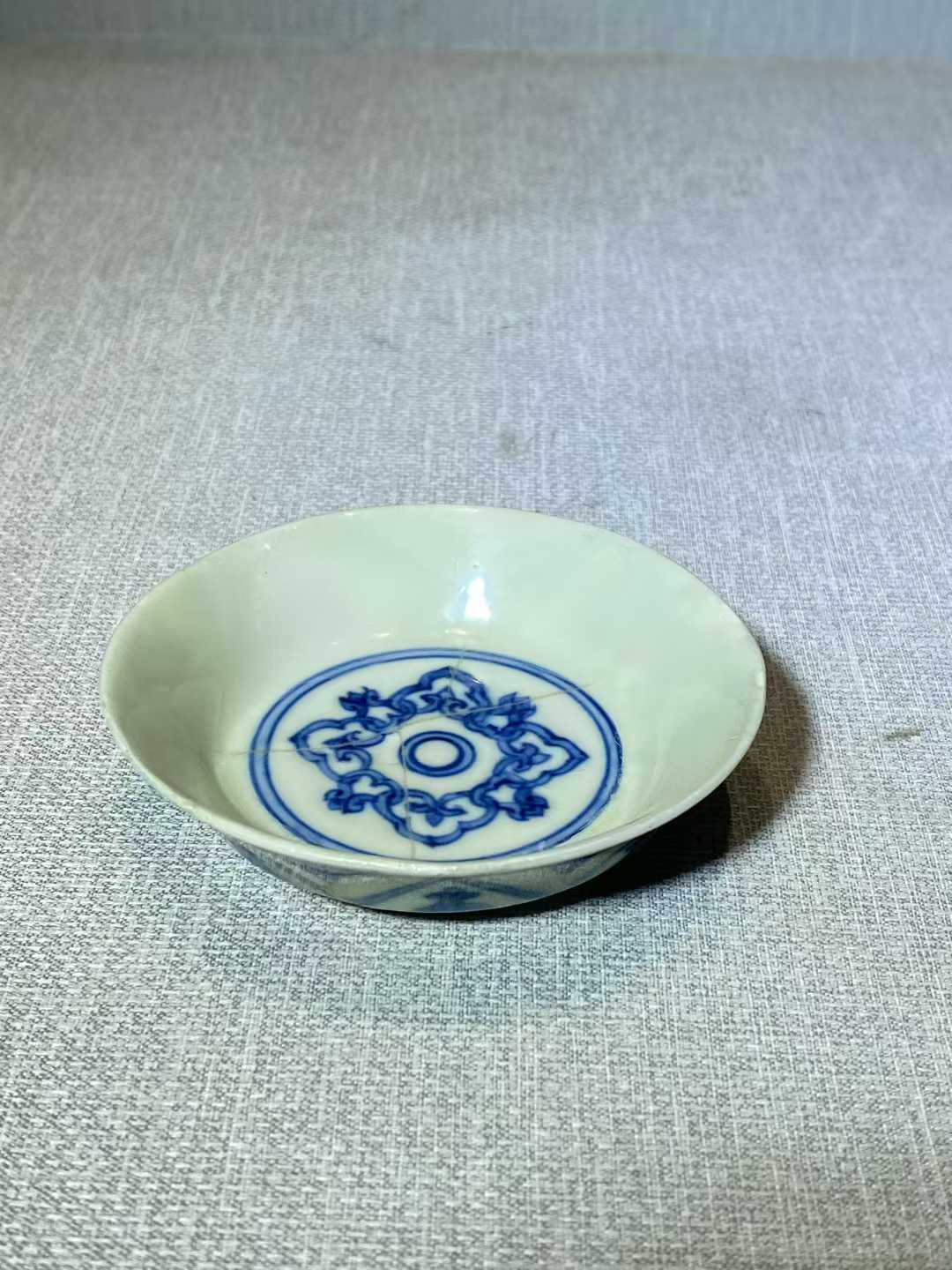 青花花卉纹小碟