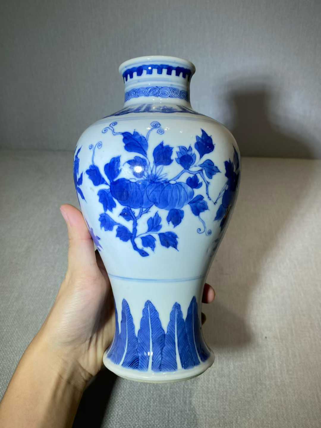 青花三多纹梅瓶