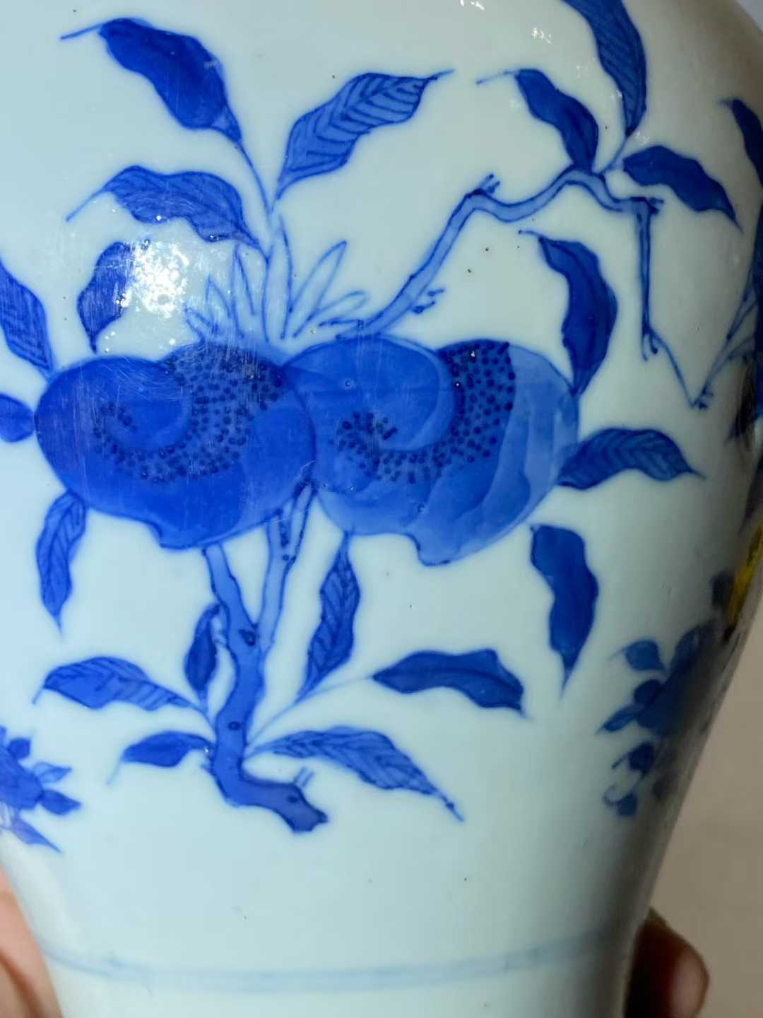 青花三多纹梅瓶
