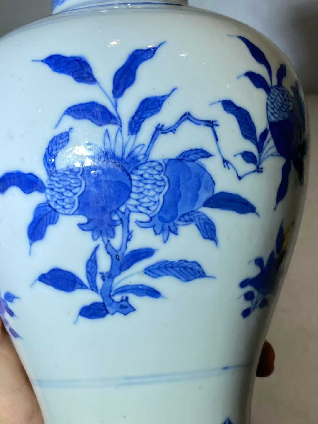 青花三多纹梅瓶