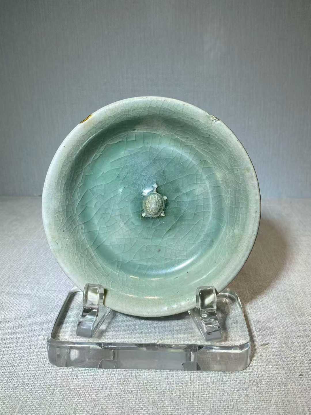 龙泉窑青釉堆塑乌龟笔洗