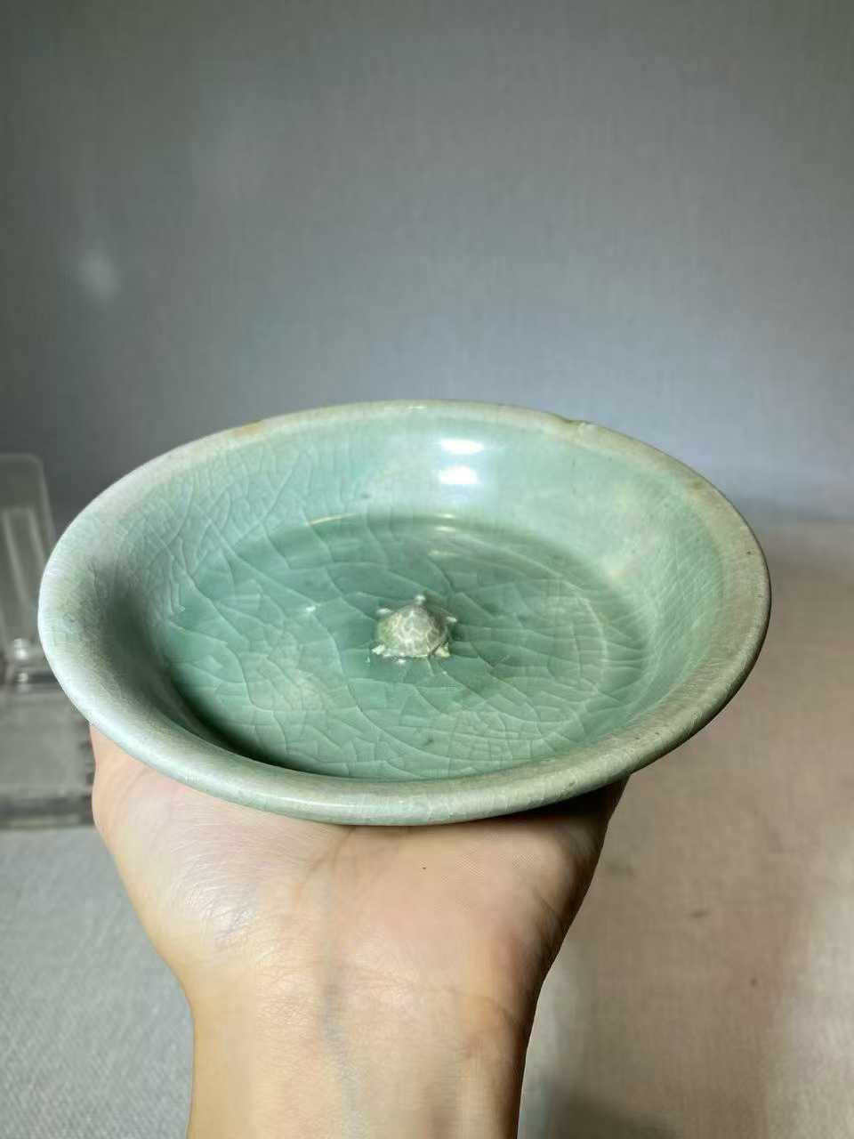 龙泉窑青釉堆塑乌龟笔洗
