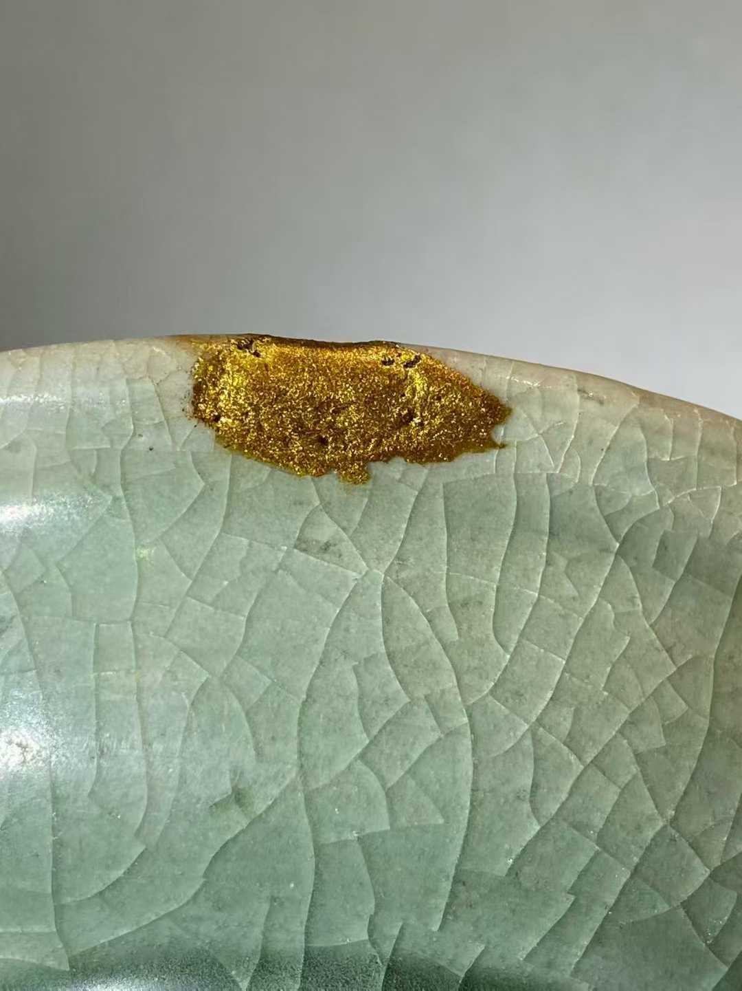 龙泉窑青釉堆塑乌龟笔洗