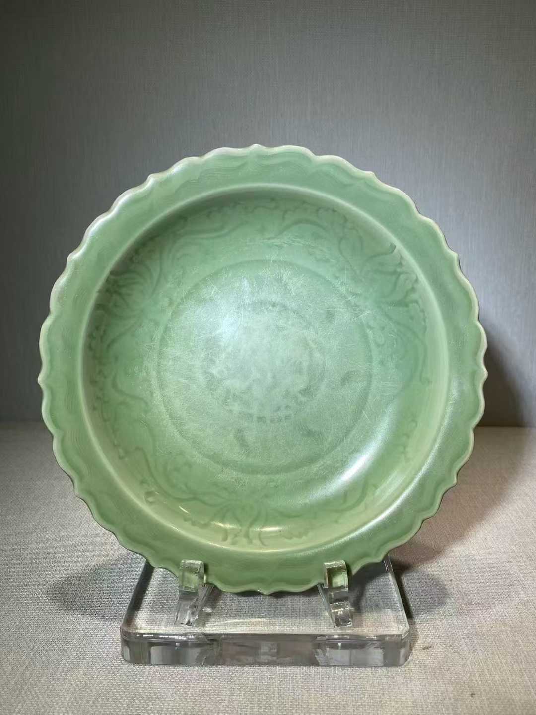 龙泉窑花口盘