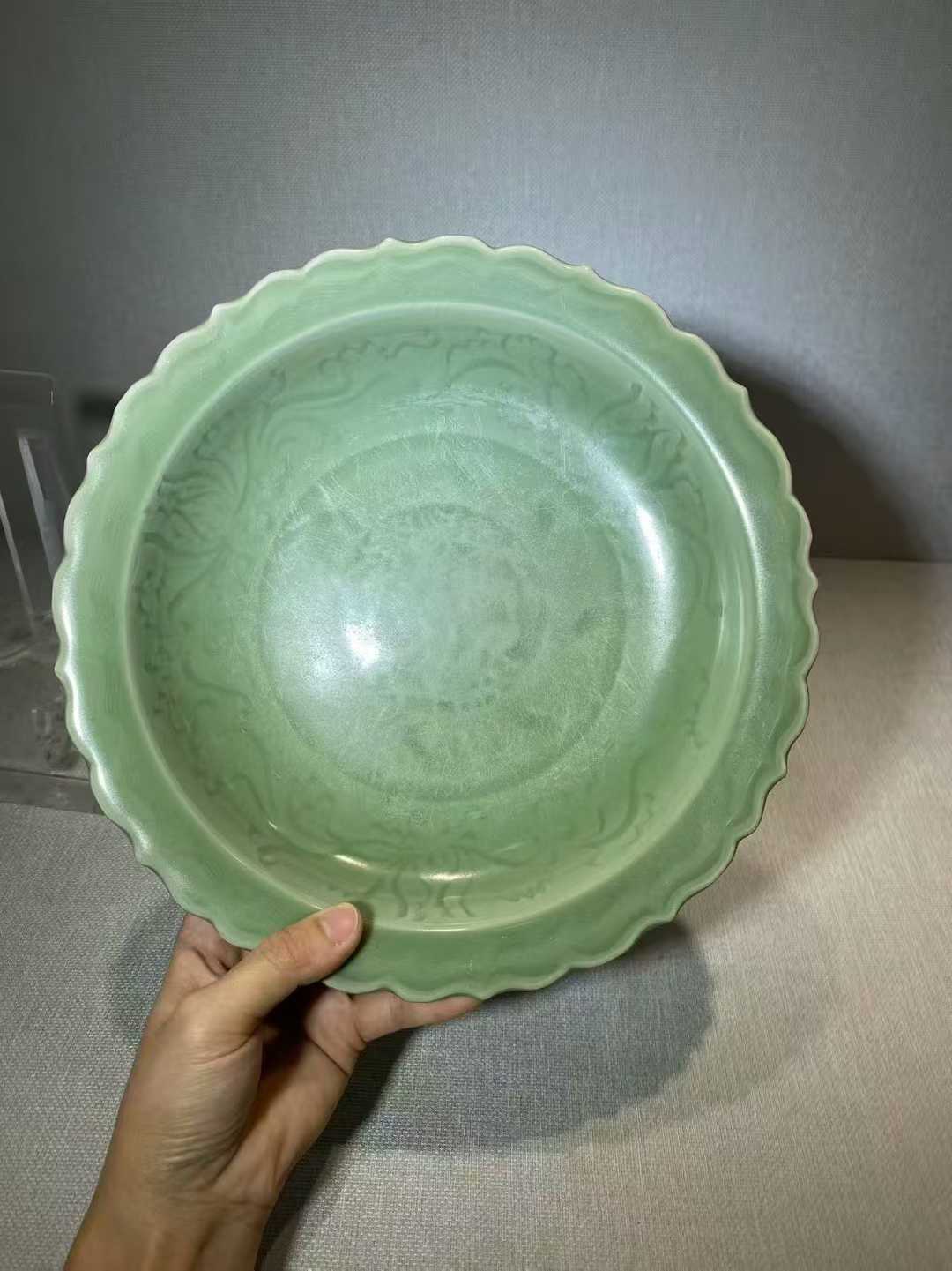 龙泉窑花口盘