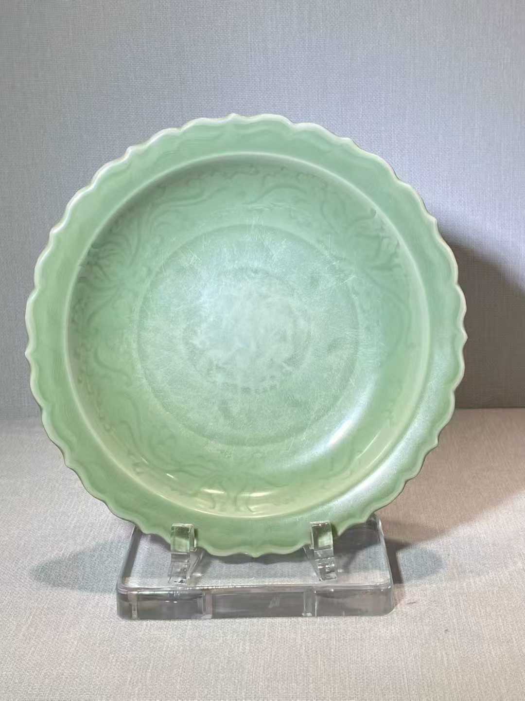 龙泉窑花口盘