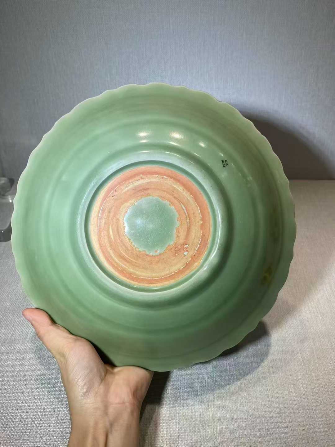 龙泉窑花口盘