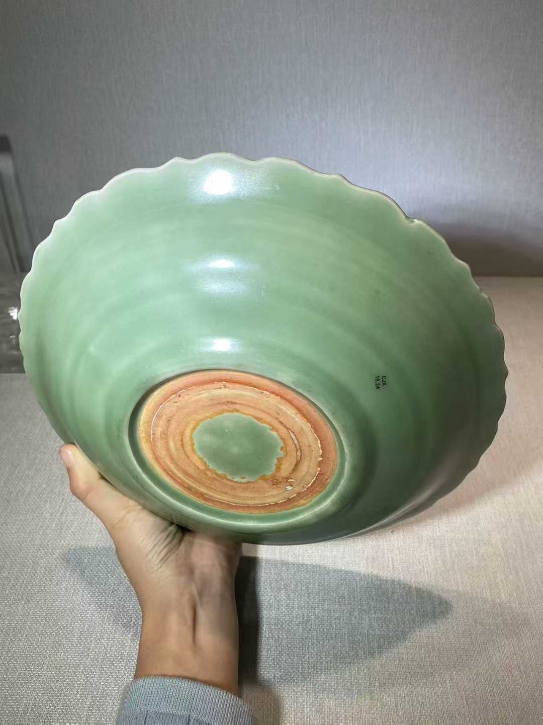 龙泉窑花口盘