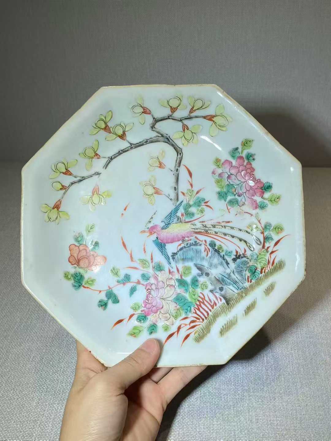 粉彩锦鸡玉兰花纹供盘 款：同治年制
