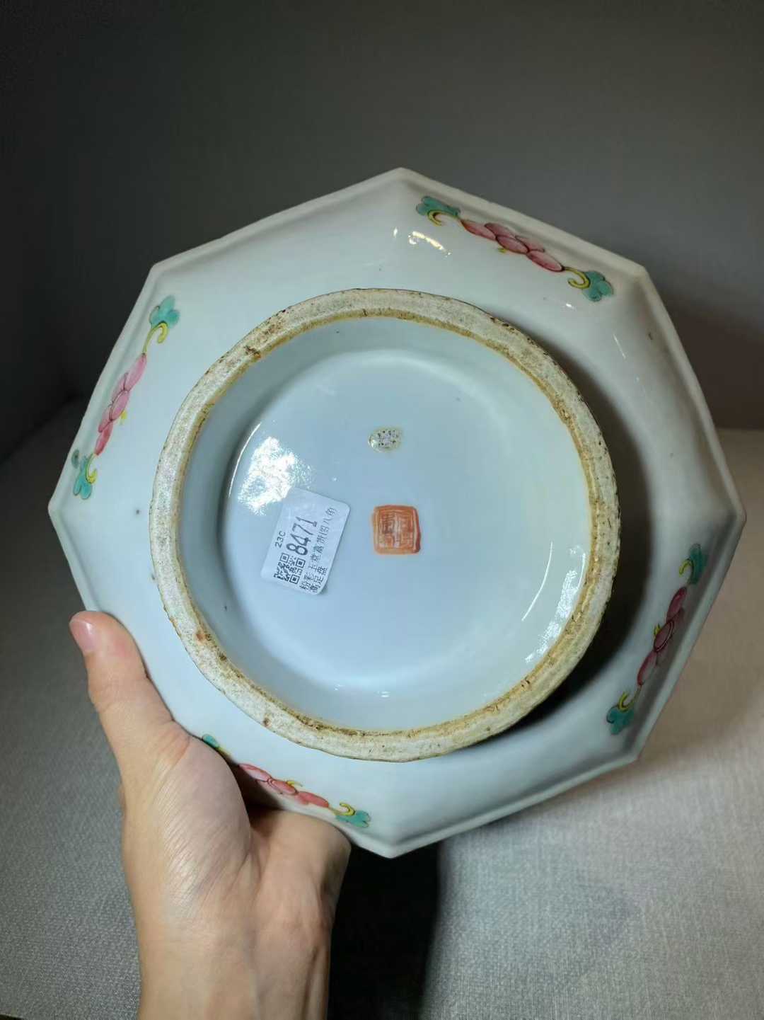 粉彩锦鸡玉兰花纹供盘 款：同治年制