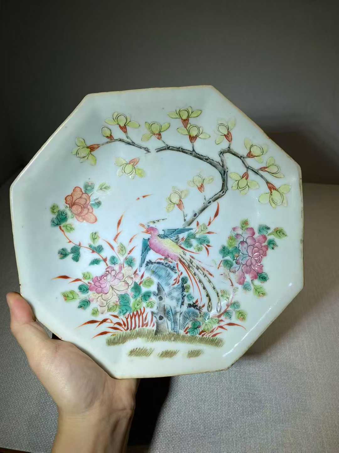 粉彩锦鸡玉兰花纹供盘 款：同治年制