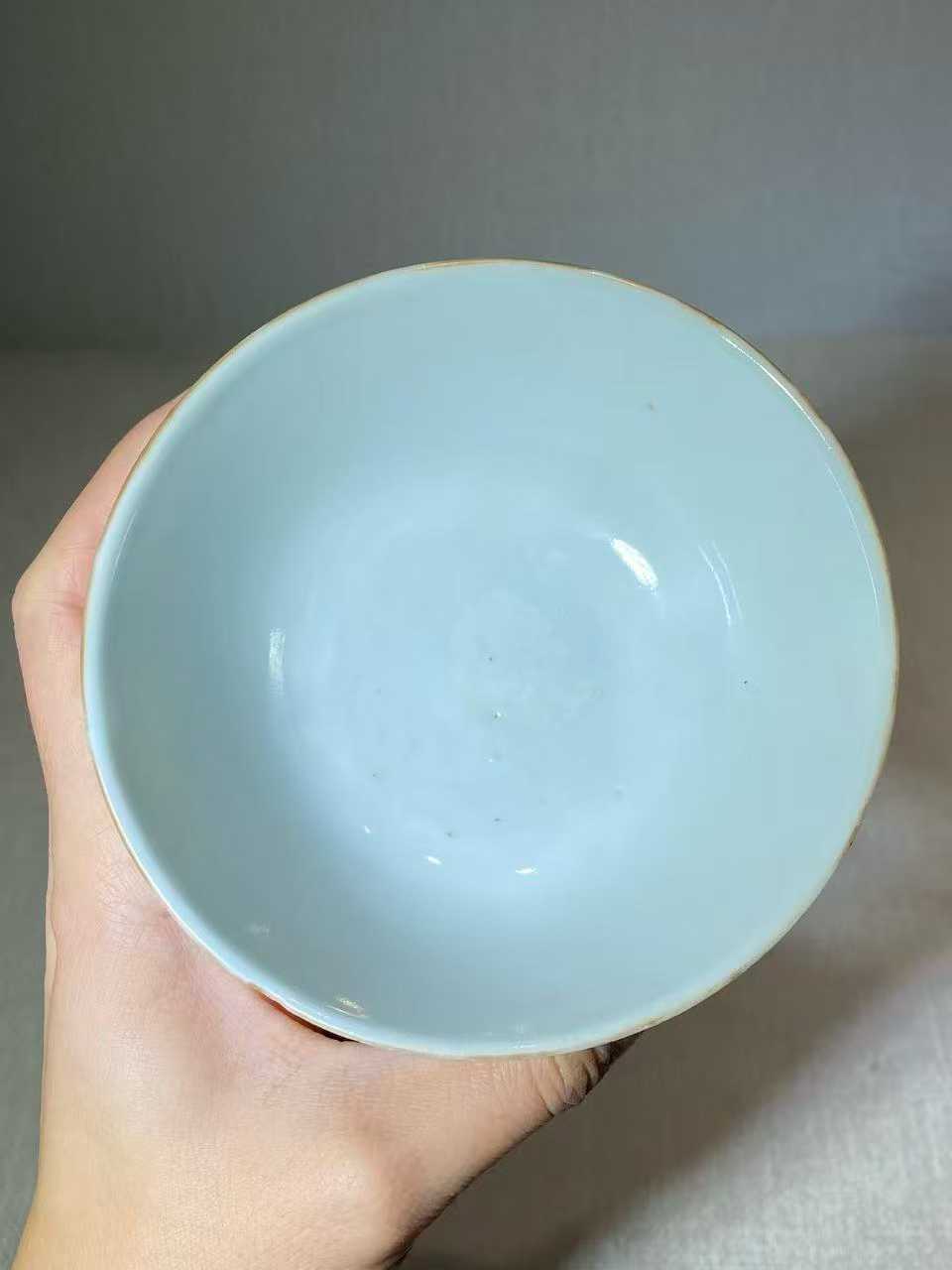粉彩牡丹纹茶杯 款：德隆珍品