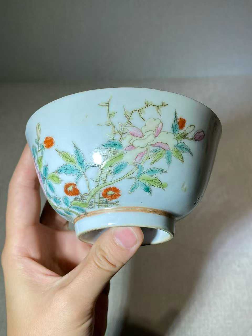 粉彩牡丹纹茶杯 款：德隆珍品