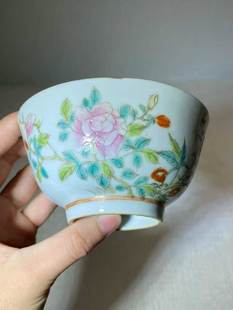 粉彩牡丹纹茶杯 款：德隆珍品