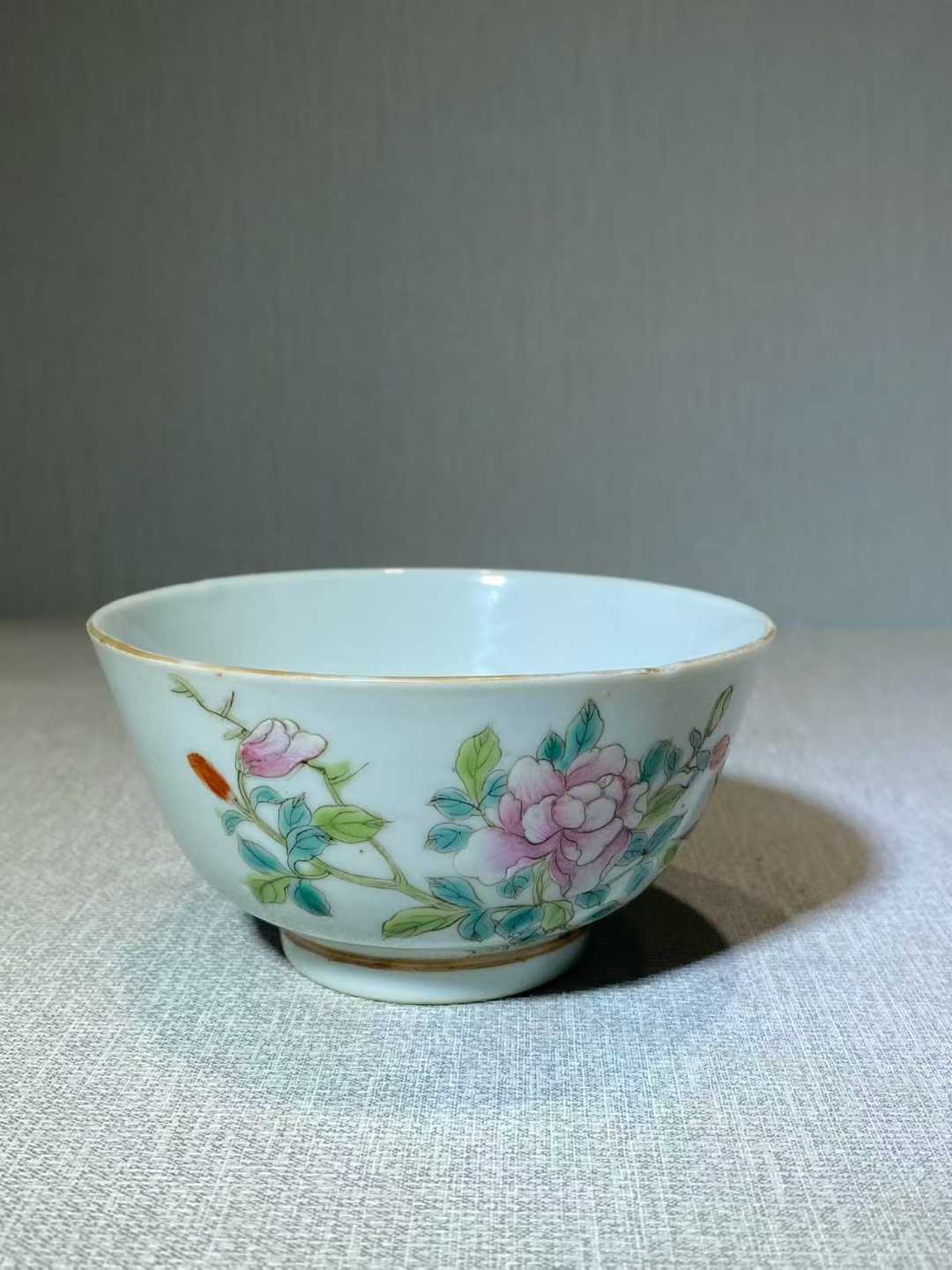 粉彩牡丹纹茶杯 款：德隆珍品