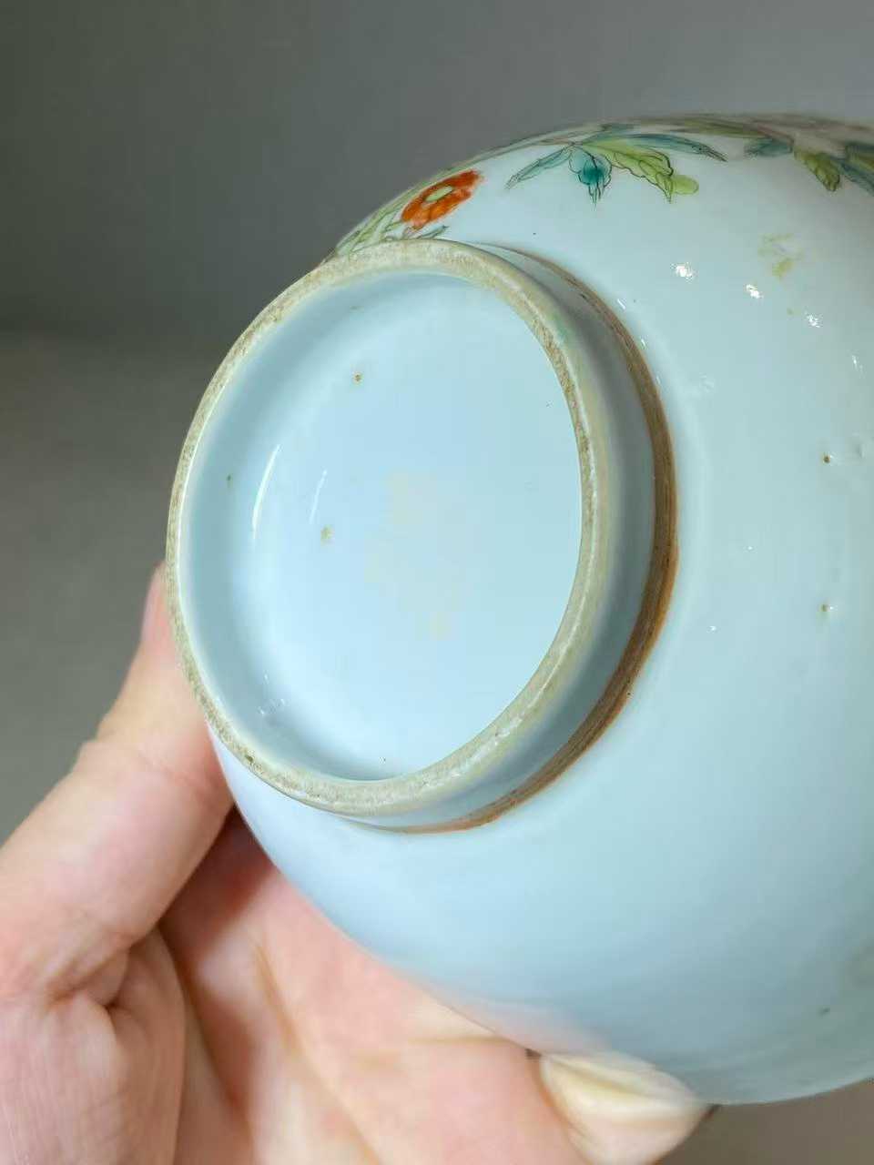 粉彩牡丹纹茶杯 款：德隆珍品