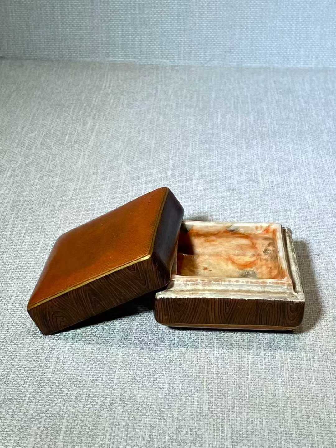 仿木纹釉描金果篮纹四方印盒 款：大清雍正年制
