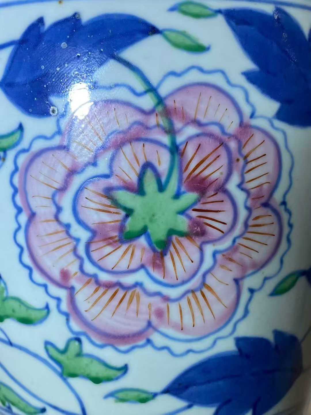 青花加彩缠枝莲纹梅瓶 款：大清雍正年制