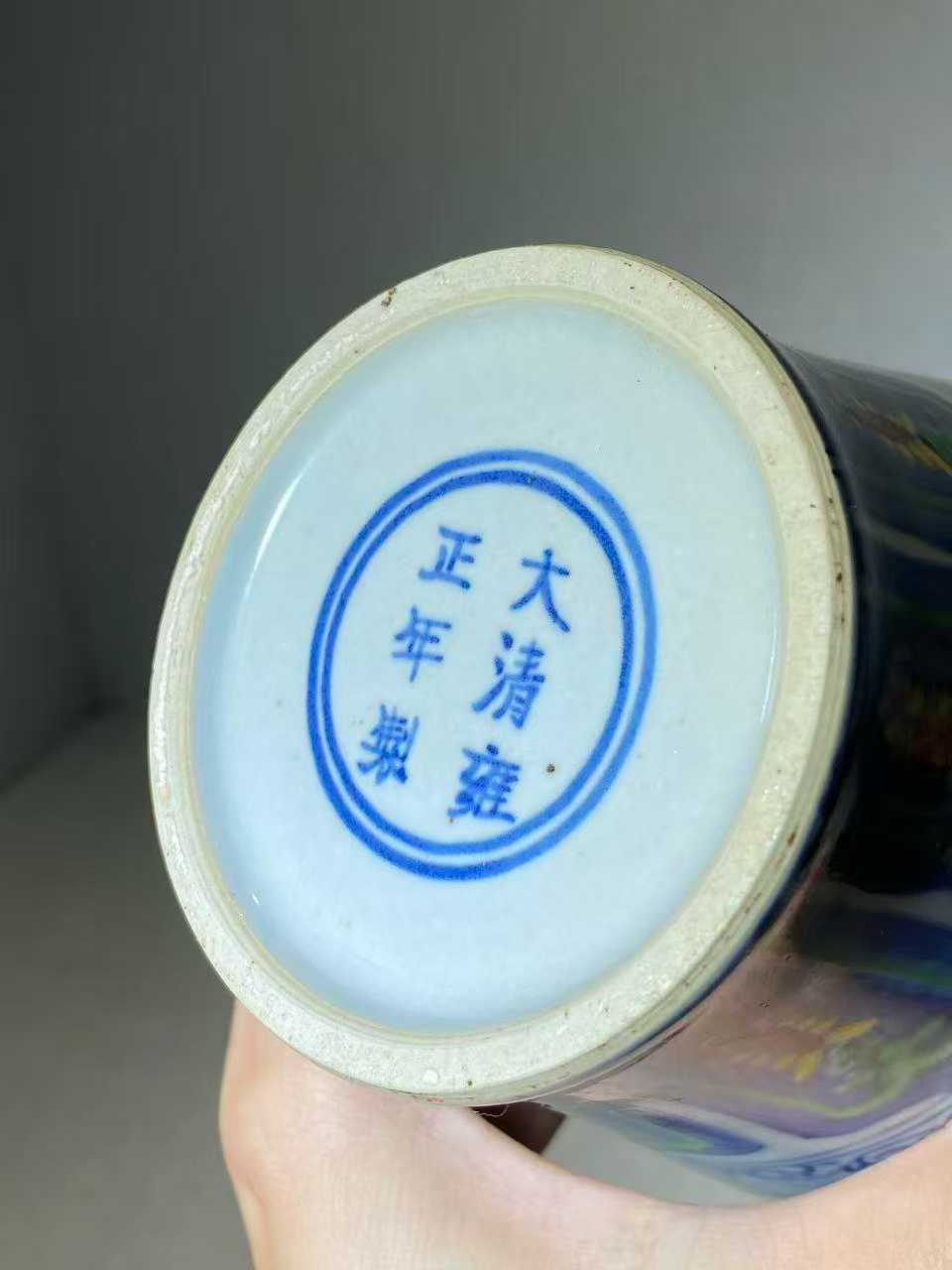 青花加彩缠枝莲纹梅瓶 款：大清雍正年制