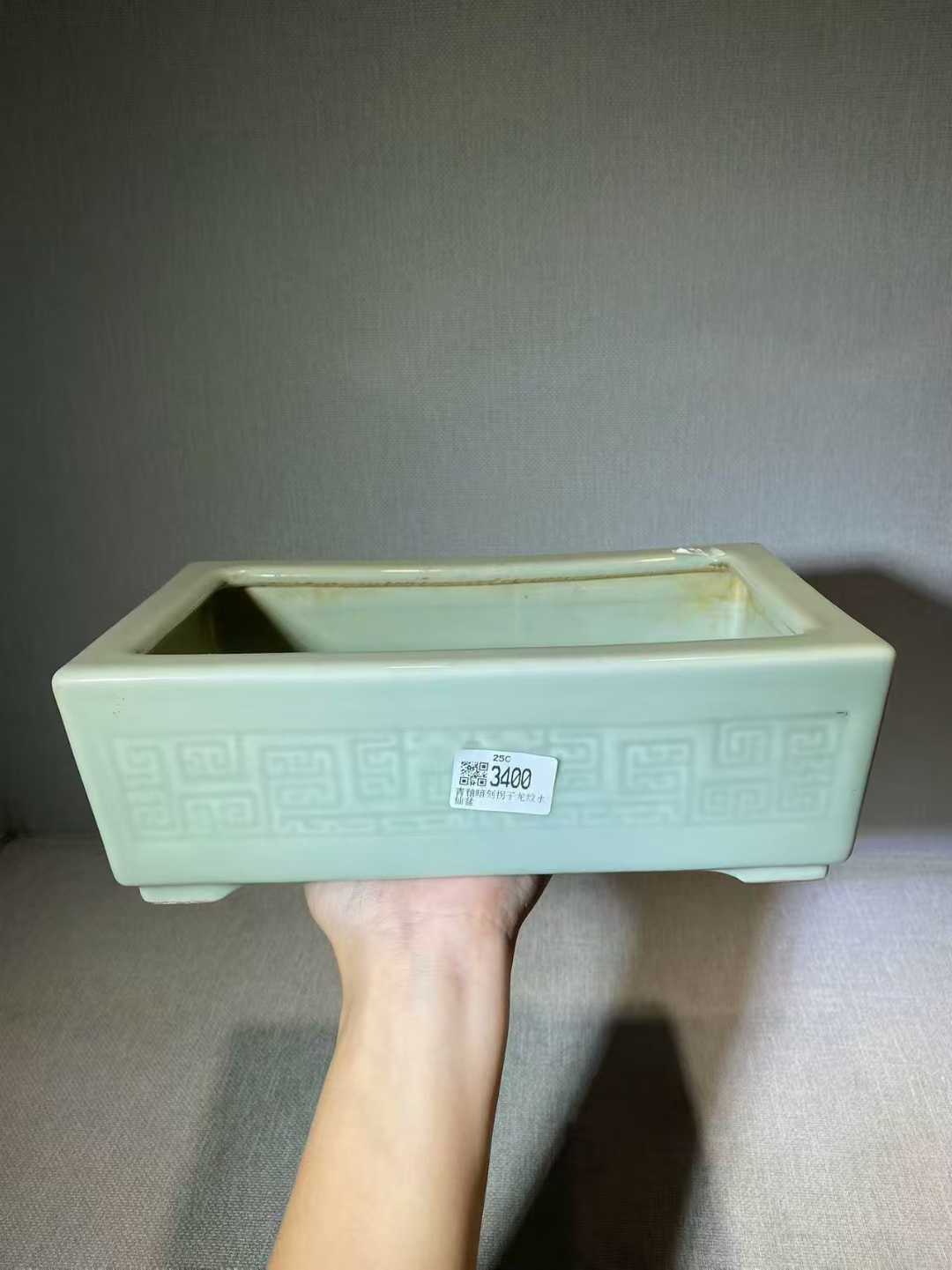 青釉暗刻拐子龙纹水仙盆
