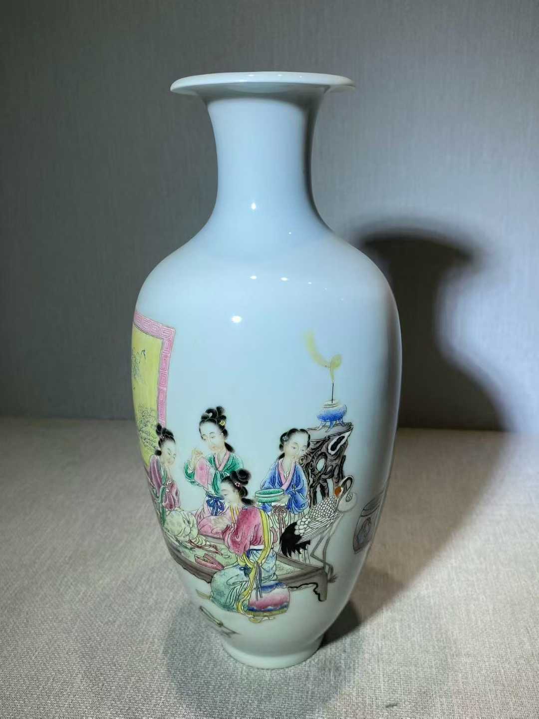 粉彩仕女诗文图撇口瓶  款：大清光绪年制