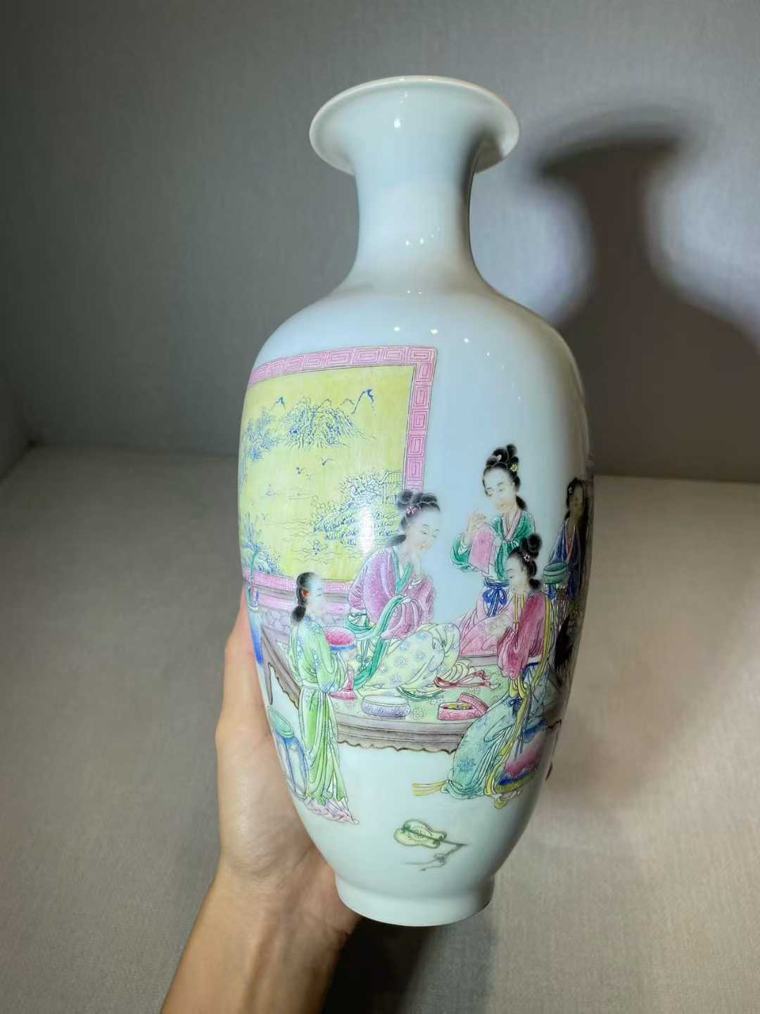 粉彩仕女诗文图撇口瓶  款：大清光绪年制