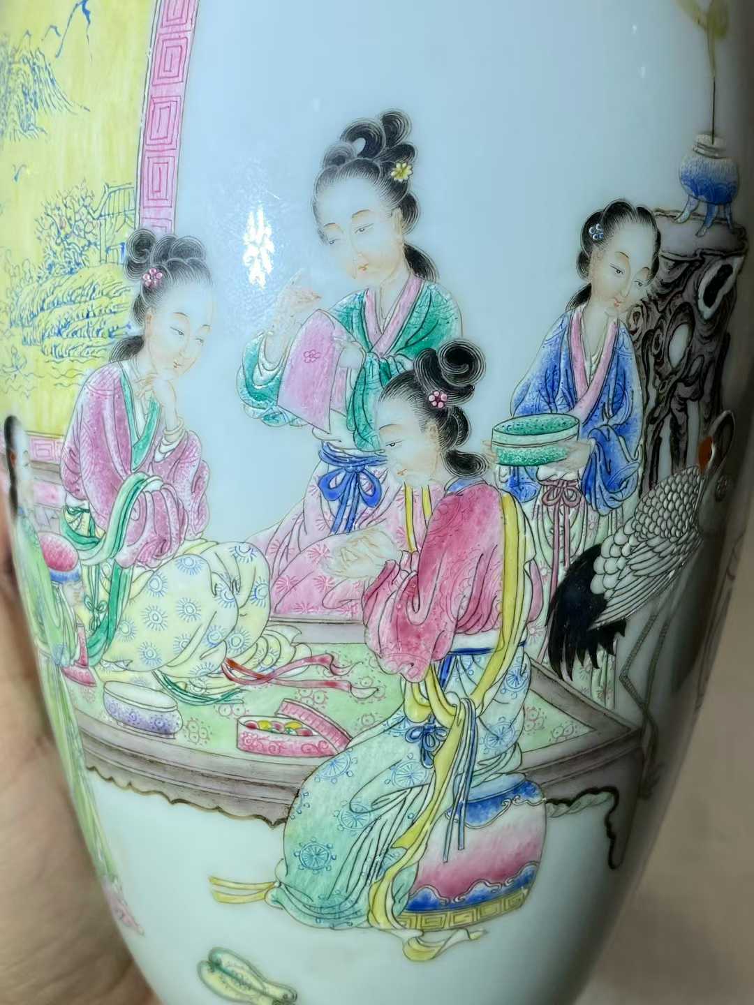 粉彩仕女诗文图撇口瓶  款：大清光绪年制