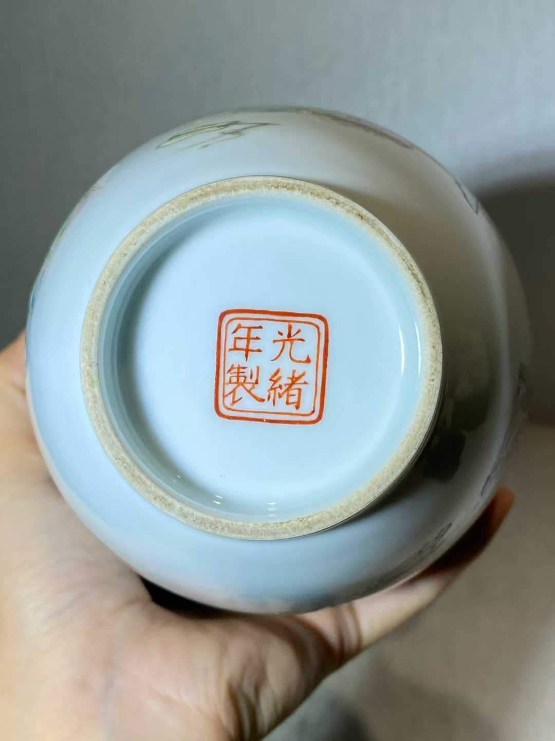 粉彩仕女诗文图撇口瓶  款：大清光绪年制