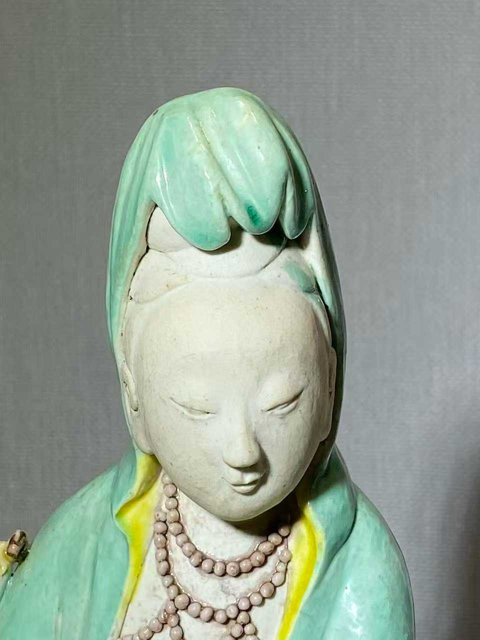 素三彩观音坐像