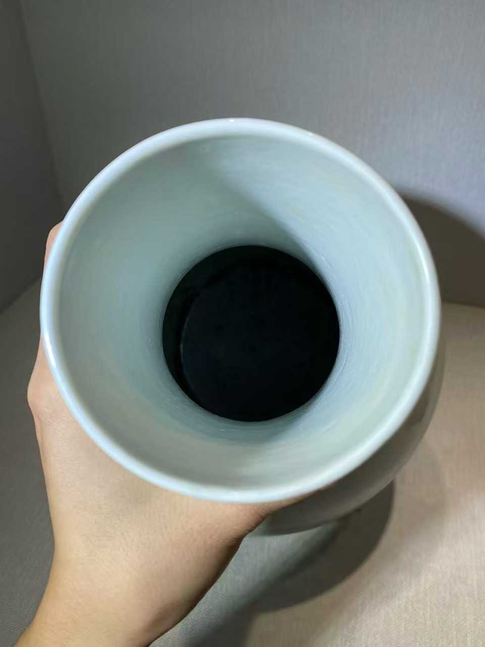 青花牡丹纹天球瓶 款：大清雍正年制