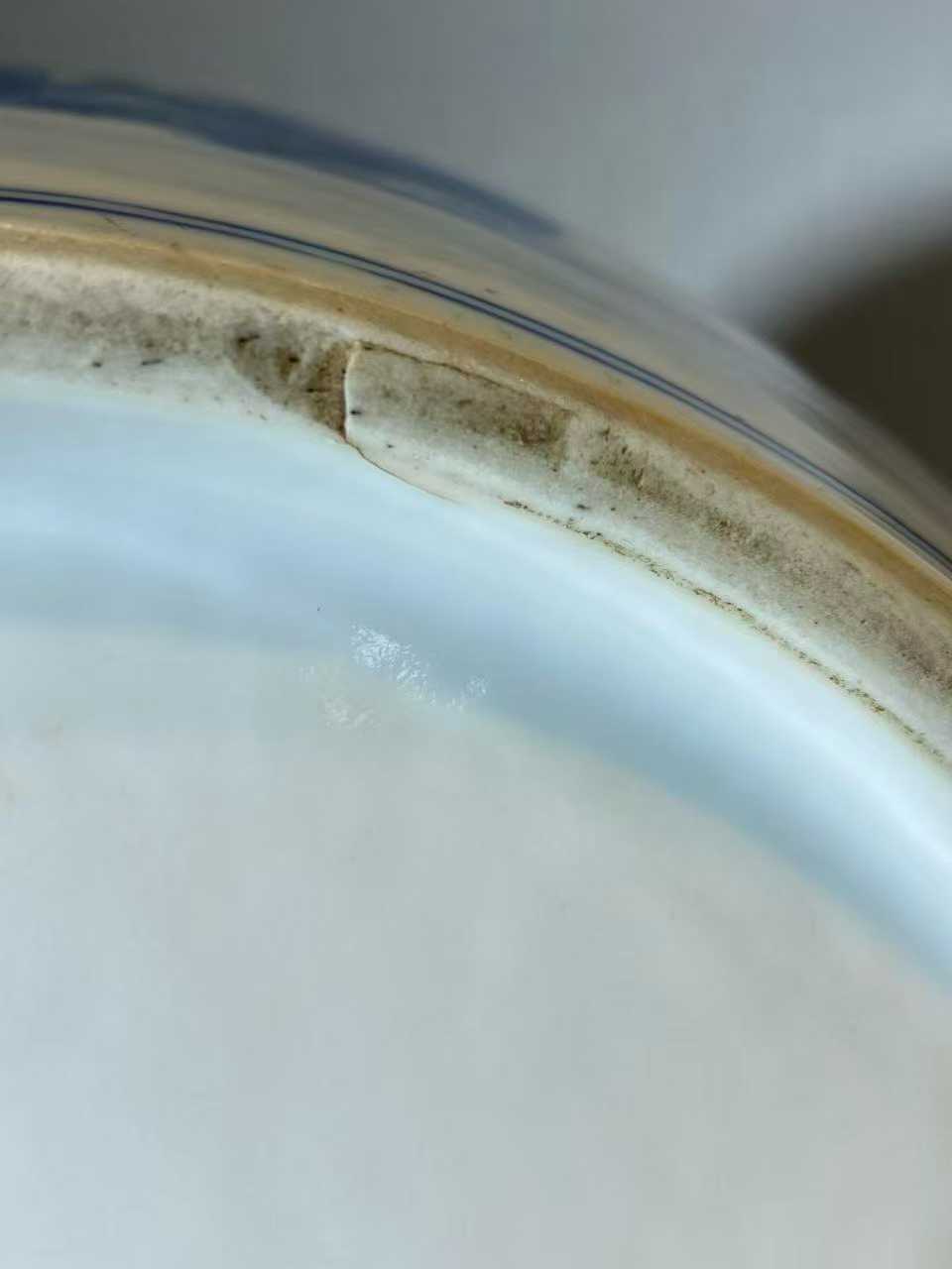 青花牡丹纹天球瓶 款：大清雍正年制