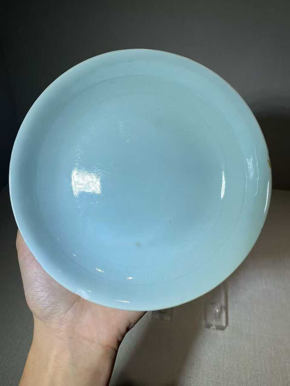 粉青釉暗刻花卉纹盘一对（一大一小）款：双照楼制