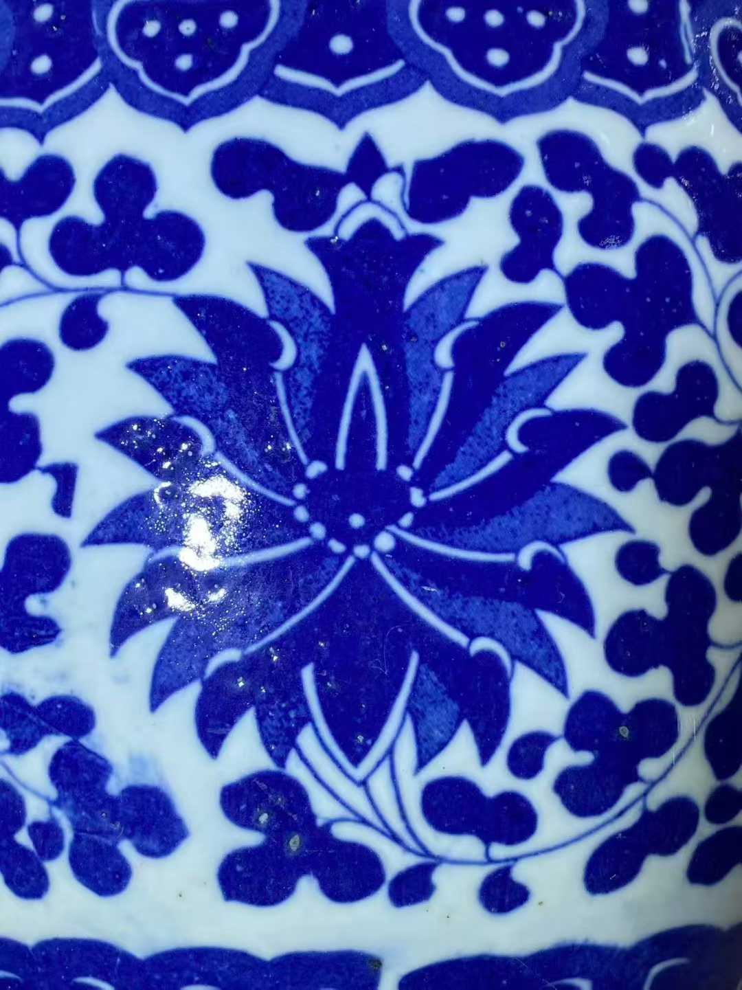 青花缠枝莲纹花盆一对