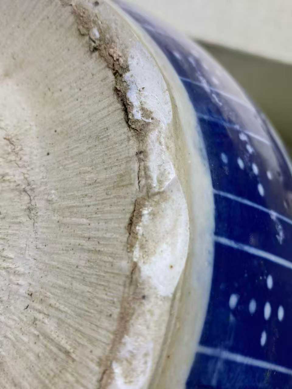 青花缠枝莲纹花盆一对