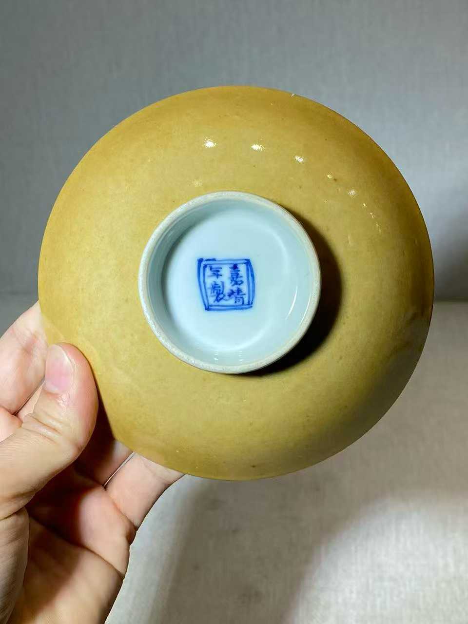 外酱釉内青花团龙纹盖碗 款：嘉靖年制