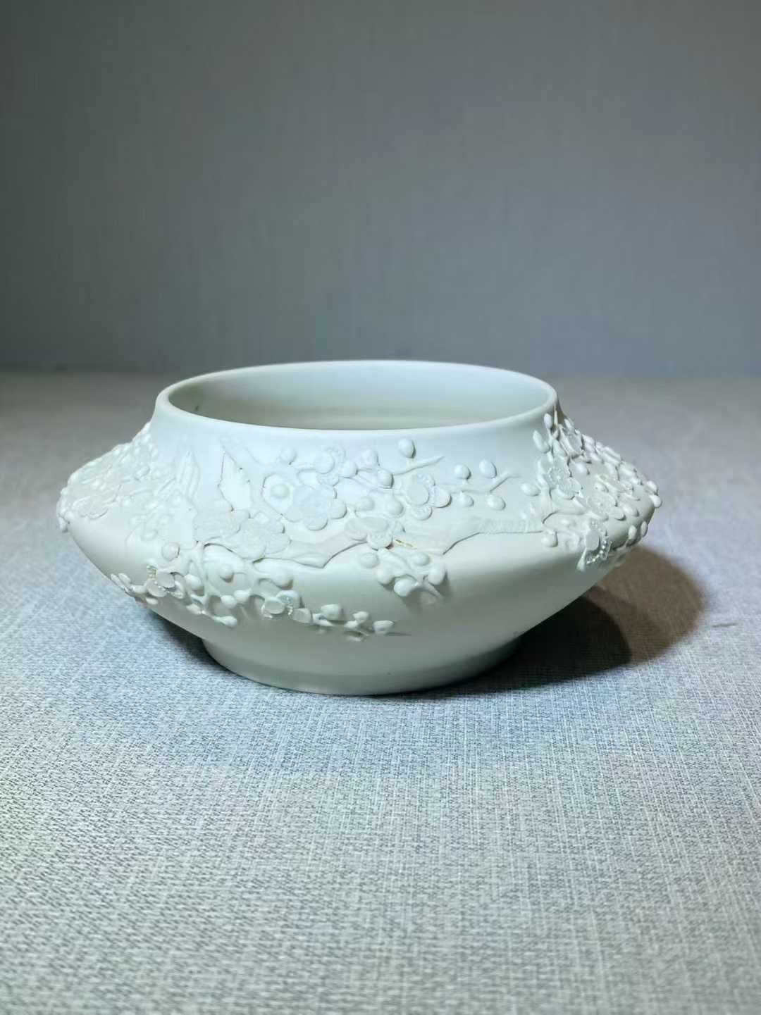 雕瓷堆塑梅花水盂