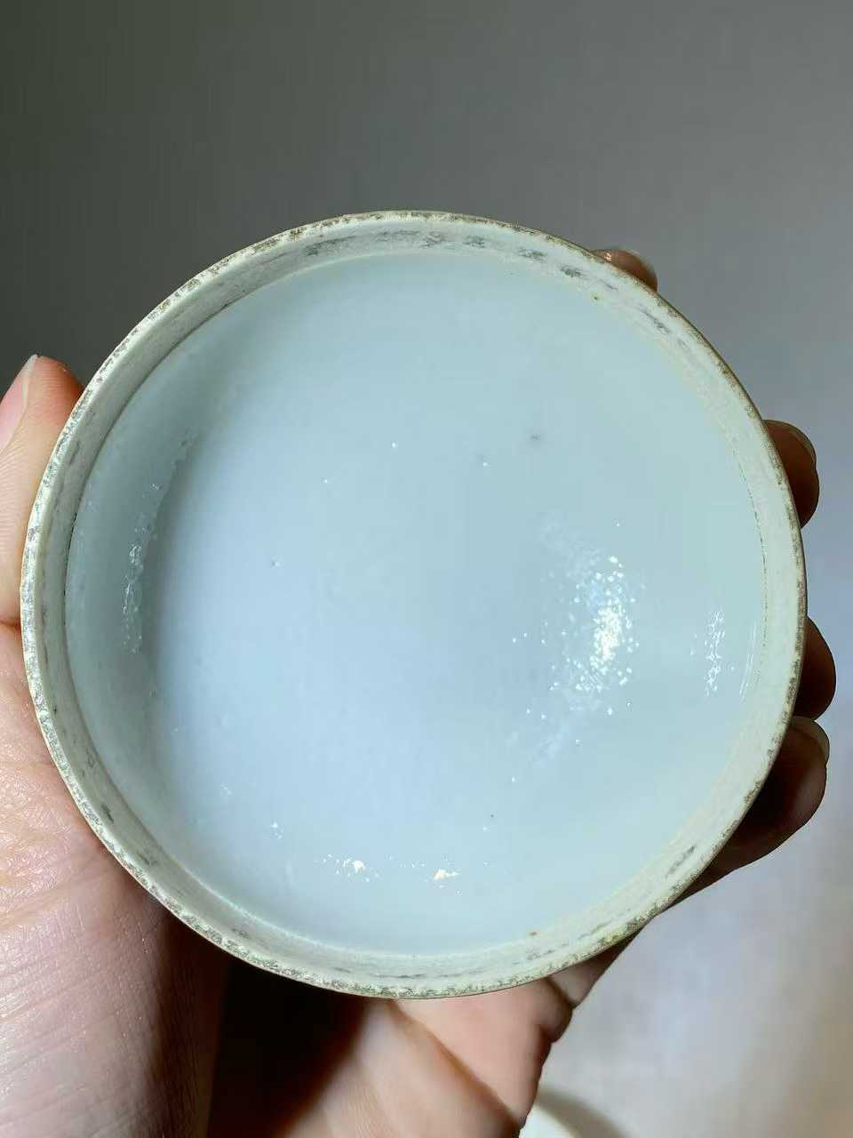 豇豆红釉印盒