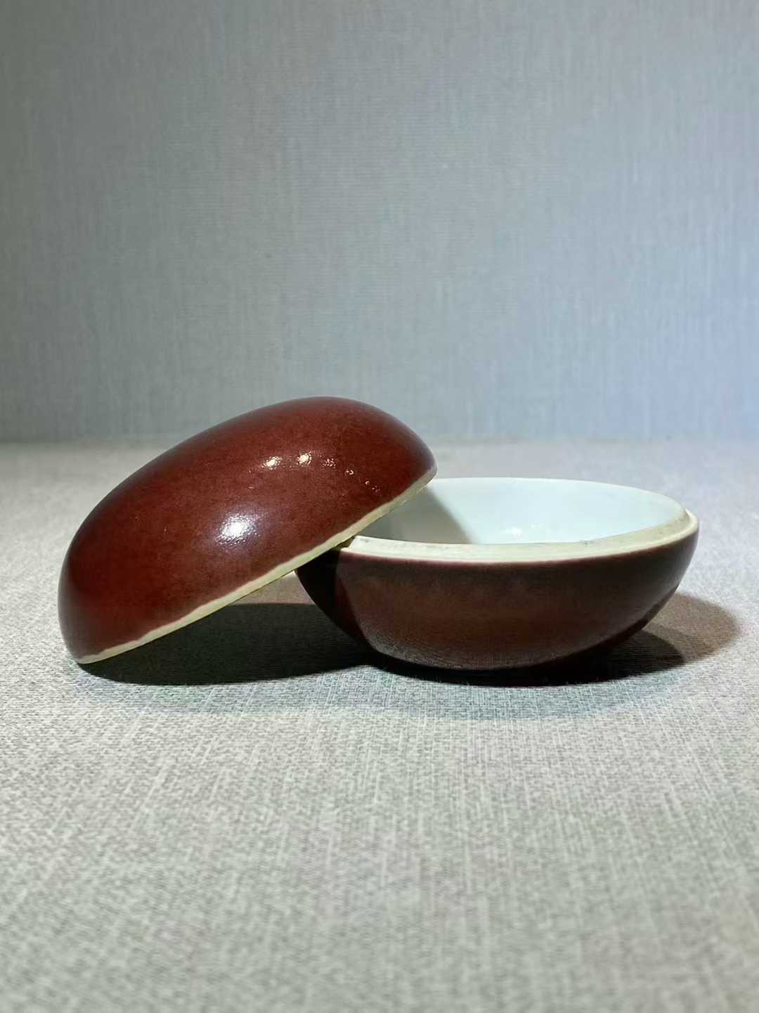 豇豆红釉印盒