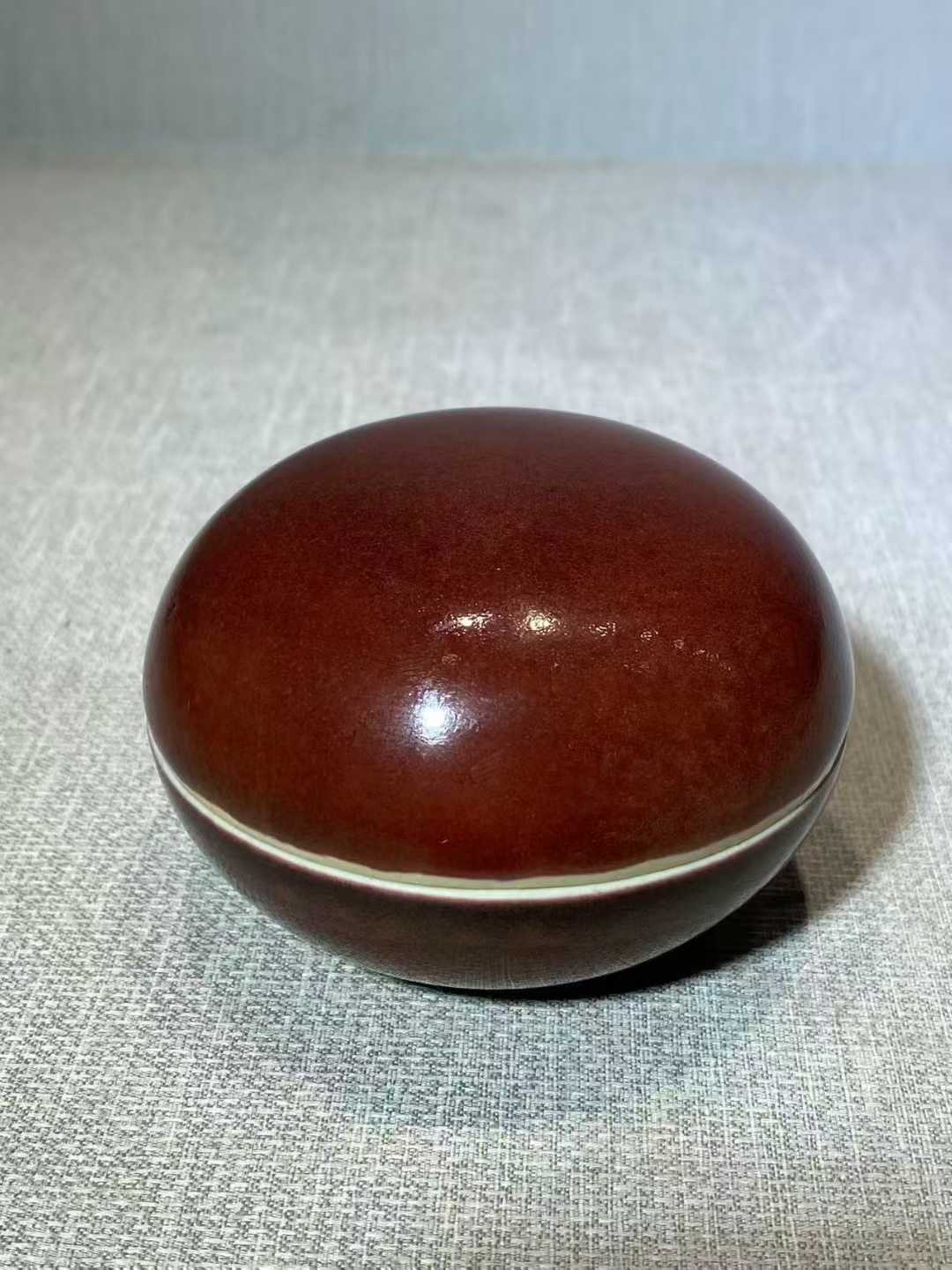豇豆红釉印盒