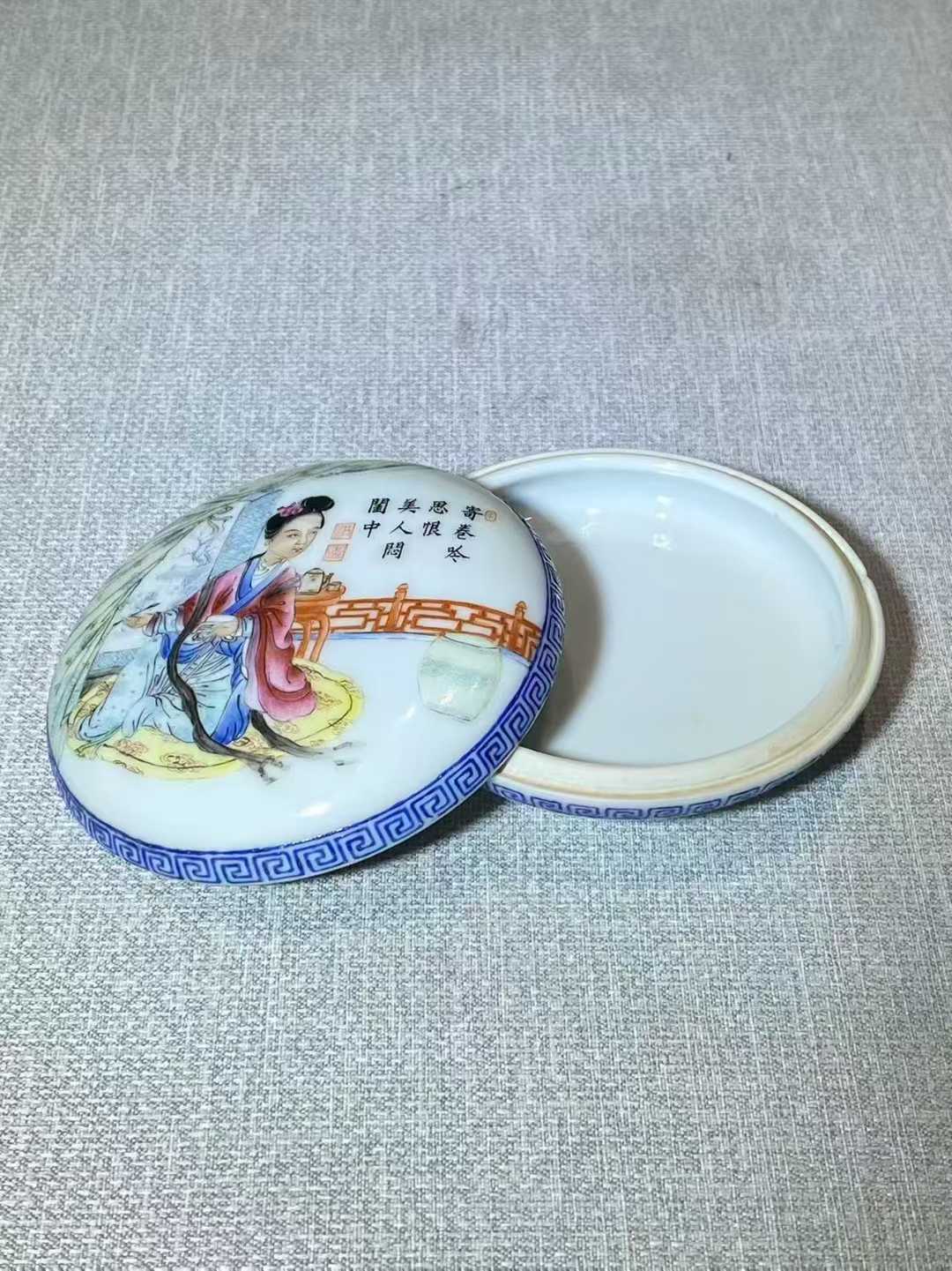 汪晓棠1916~1924作品 仿珐琅彩仕女诗文印泥盒 款：洪宪年制