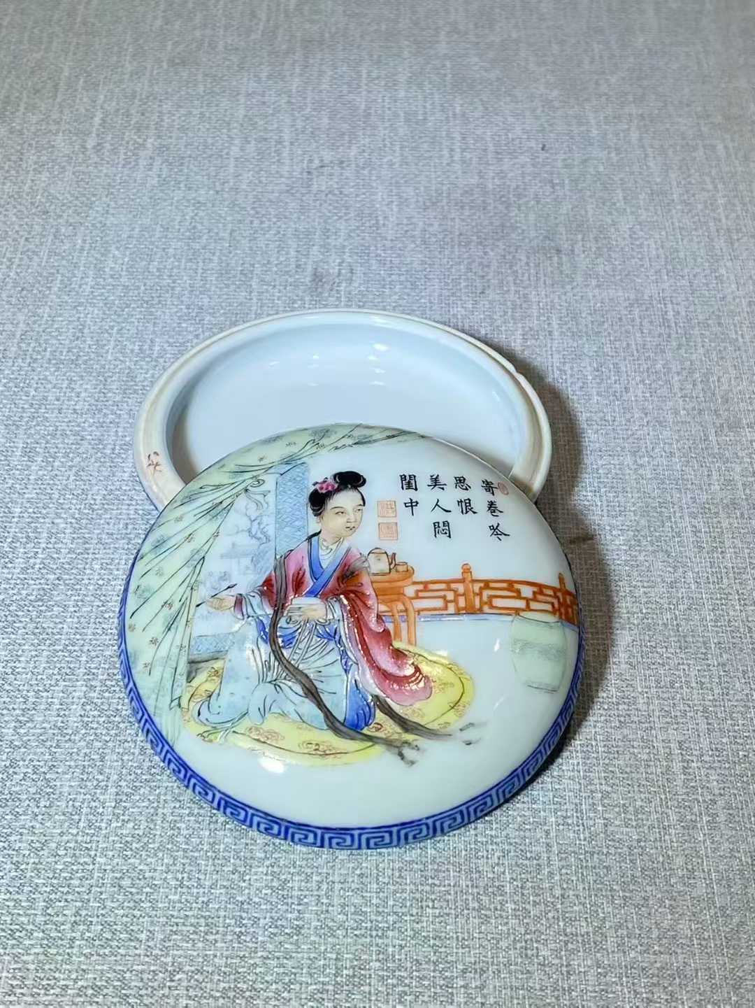 汪晓棠1916~1924作品 仿珐琅彩仕女诗文印泥盒 款：洪宪年制