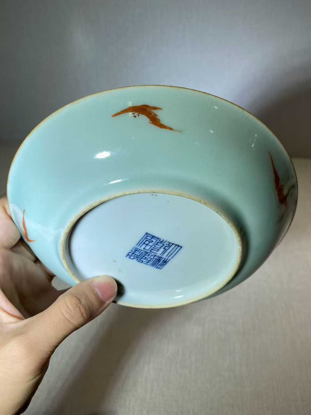 豆青地粉彩洞石花卉纹盘一对 款：大清乾隆年制